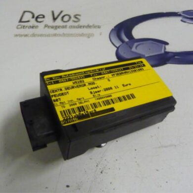 Peugeot 807  Central door locking module 2008 657046