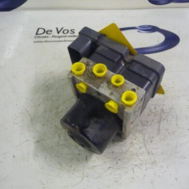 Peugeot 207 1.4 HDi ABS pump 8HR-8HR8H01 2012 4541S8-4541S9