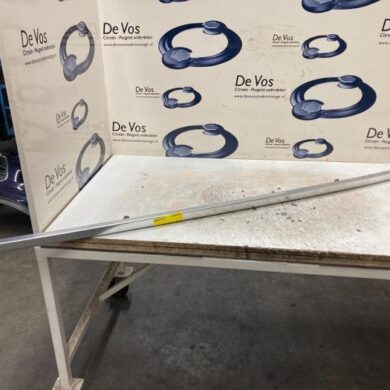 Peugeot 5008 1.2 12V e-THP PureTech 130 Dakrail rechts 2018 98263651VV