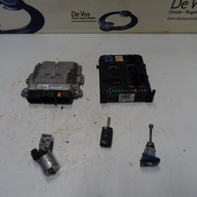 Citroen C4 Picasso  Engine management computer 9HR9H05 2011 1606643980-1606644080