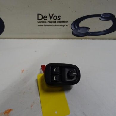 Peugeot 206 1.4 Multi-functional window switch 2005 6552WP