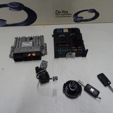 Peugeot 5008  Engine management computer RHERH02 2011 1606222880