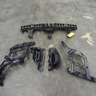 Peugeot 3008  Bumperframe achter 2018 9811280580-9811280380-9811280480-9810591580-9810591480