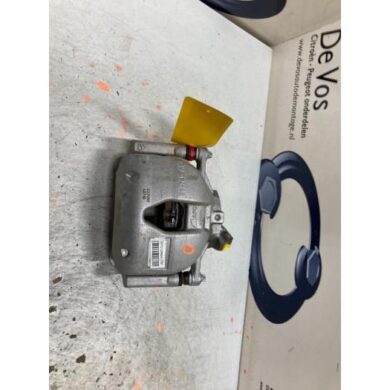 Peugeot 508 1.6 16V Hybrid 225 Remklauw (Tang) links-voor 5G06 2022 1612372280-1651765480