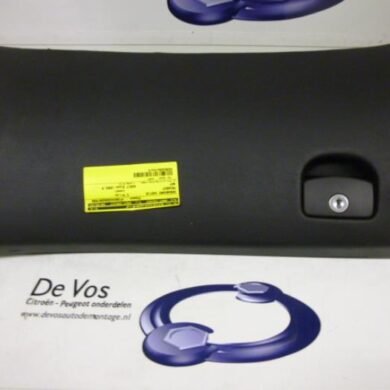 Peugeot 607 2.2 HDi 16V FAP Dashboardkastje 2002 8220QA