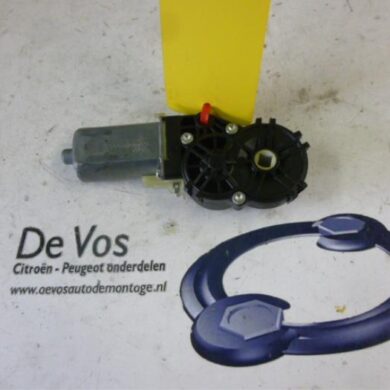 Peugeot 307 2.0 16V Tailgate motor 2003 8446L4