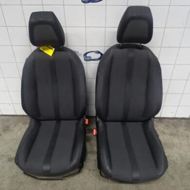 Peugeot 208 1.2 Vti 12V PureTech 100 Bekleding Set (compleet) 2019