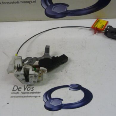 Peugeot 107 1.0 12V Deurslot Mechaniek 4Deurs links-achter 2008 9137F4