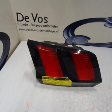 Peugeot 3008  Achterlicht links 2019 9810477880