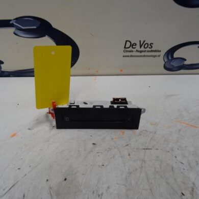 Peugeot Partner 1.9D Interior display WJY 2004 6155GV