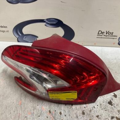 Peugeot 208  Achterlicht links 2015 9672628280