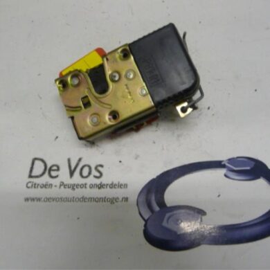 Peugeot 206 2.0 16V Door lock mechanism 2-door, right 2000 9136J1