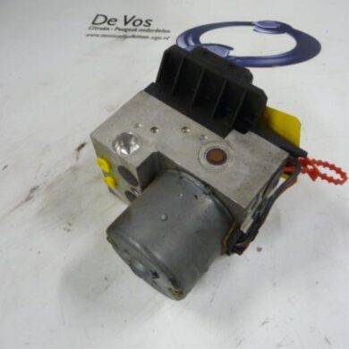 Peugeot 406 2.2 HDI 16V FAP ABS Pomp 4HX 2002 4541W7