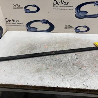 Citroen C3 Aircross 1.2 e-THP PureTech 110 Radiator bar 2018 3502CT