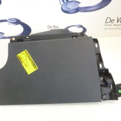 Peugeot 508 2.0 Hybrid4 16V Glovebox 2013 825283-825281