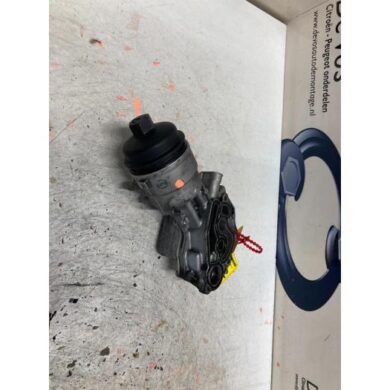 Peugeot 3008  Oil filter housing YHZ 2019 9823532380