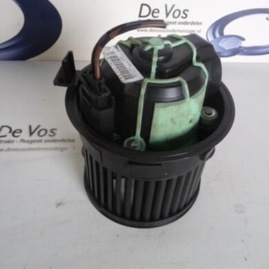 Peugeot 308 2.0 HDiF 16V GT Autom. Heating and ventilation fan motor 2012 6441CZ