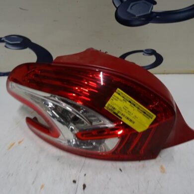 Peugeot 208  Rücklicht links 2014 9672628280