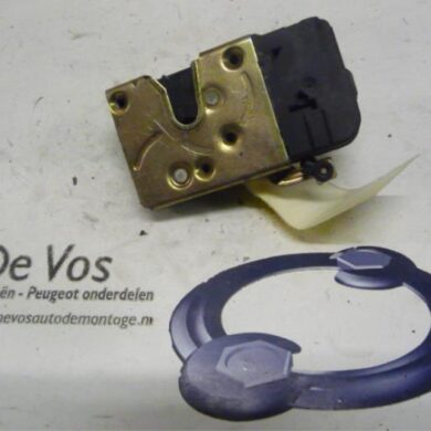 Peugeot 306  Deurslot Mechaniek 4Deurs rechts-voor 1997 9136J0