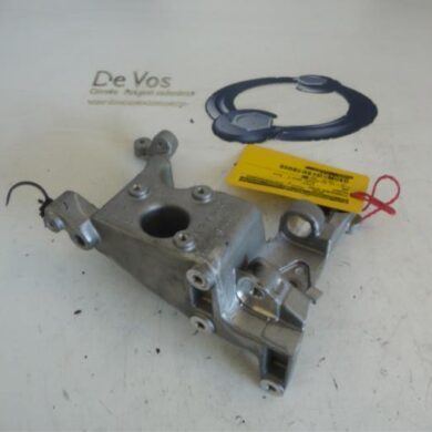 Peugeot 208  Alternator upper bracket 9HP-8HR8H01 2014 5706P4