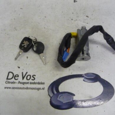 Peugeot 206 1.4 16V Ignition lock + key 2004 4162Z1