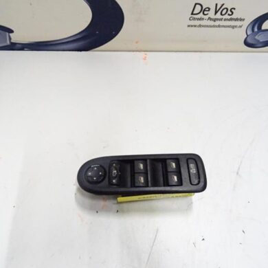 Peugeot 308 1.6 16V THP 175 Multi-functional window switch 2008 649028