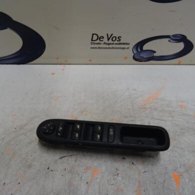 Peugeot 5008  Combischakelaar ramen 2011 6490X5