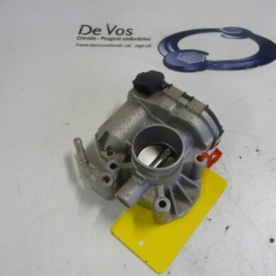 Peugeot 107 1.0 12V Gasklephuis 1KRFE-CFA 2010 163617