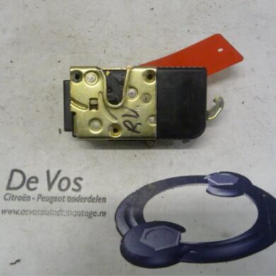 Citroen C8 2.0 HDiF 16V Front door lock mechanism 4-door, right 2005 9136L8