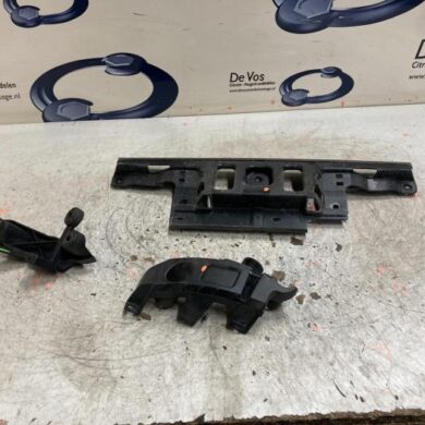 Citroen C3 1.2 Vti 12V PureTech Bumperframe achter 2017 9813245980-9813361280