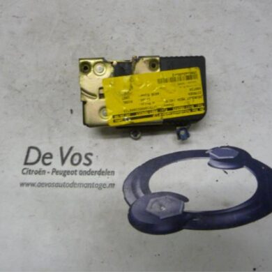 Citroen Xantia  Front door lock mechanism 4-door, right 1997 9136J6