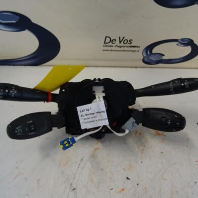 Peugeot 308  Steering column stalk 2009 6242QW