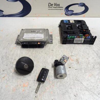 Peugeot 307  Engine management computer RFK 2006 1942E7-1942E8