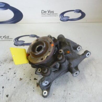 Citroen DS5 2.0 165 HYbrid4 16V Fusee links-achter 2013 334043-3307A2-330605