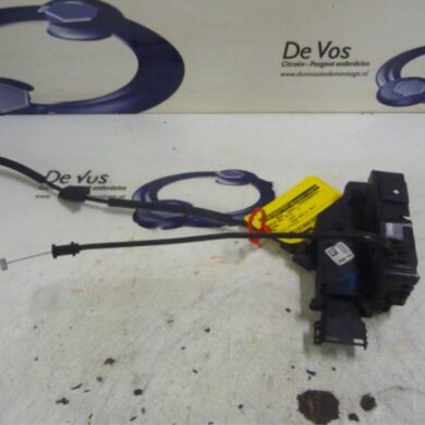 Citroen DS5 2.0 165 HYbrid4 16V Rear door lock mechanism 4-door, left 2013 9686919780