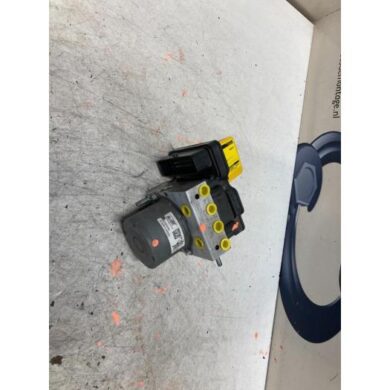 Peugeot 3008 1.5 BlueHDi 130 ABS pump YHZYH01-YHZ 2018 1623161680-1682594080