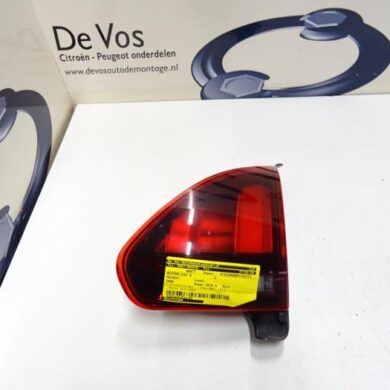 Peugeot 2008 1.2 12V e-THP PureTech 110 Achterlicht rechts 2018 9814757280