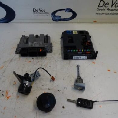 Peugeot 207  Engine management computer 5FS5F01 2011 1944G7-1944G8