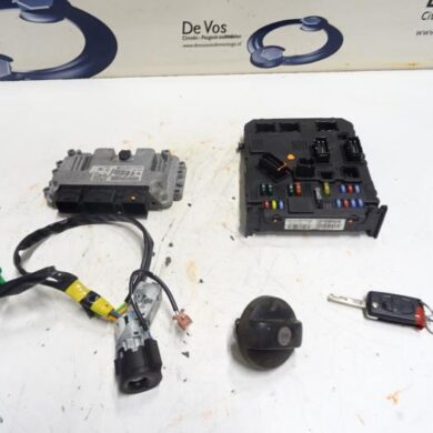 Peugeot 1007  Engine management computer NFU 2006 1940SQ