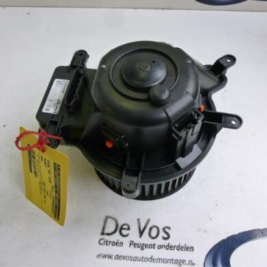 Peugeot 3008 1.6 HDiF 16V Heating and ventilation fan motor 2011 6441CQ-1606389380