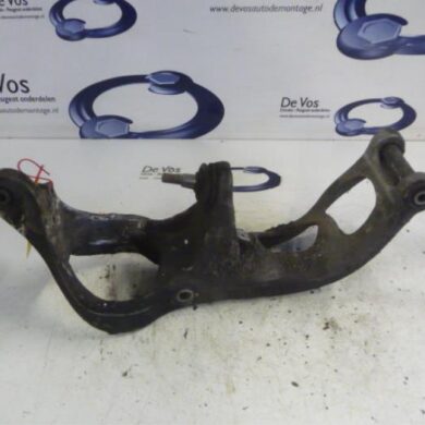 Citroen C6 2.7 HDiF V6 24V Fusee houder rechts-voor 2006 365704