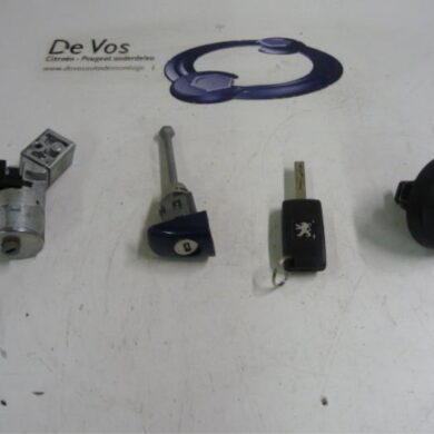Peugeot 207 1.4 16V Vti Set of cylinder locks (complete) 2009 4162NW
