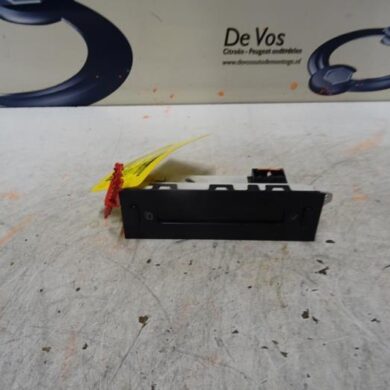 Peugeot Partner 1.9D Interior display WJY 2003 6155GV