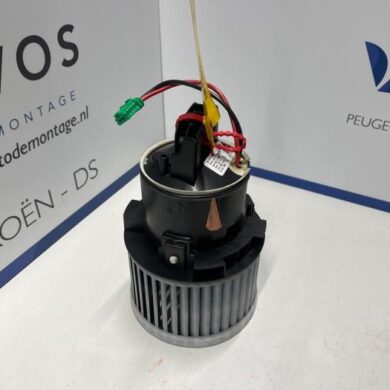 Peugeot 308 1.2 12V e-THP PureTech 130 Heating and ventilation fan motor 2015 1610497180