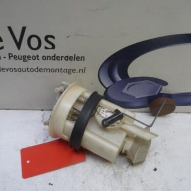 Peugeot 306 1.8i 16V Electric fuel pump LFY 1997 152595