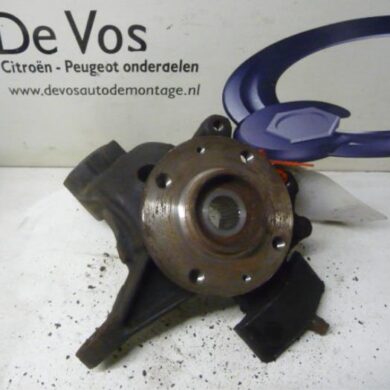 Peugeot 406 1.8 16V Fusee rechts-voor 2001