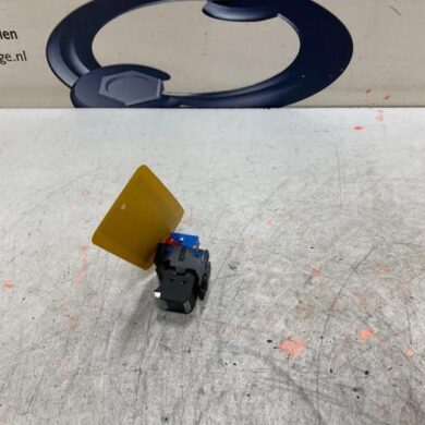 Peugeot 3008  Parking brake switch HNS-HNSHN05 2019 98105935VV