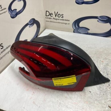 Peugeot 208 1.2 Vti 12V PureTech Achterlicht links 2019 9825601280