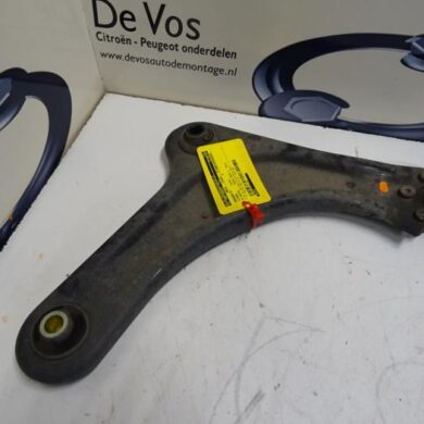 Citroen C4 Cactus 1.6 Blue Hdi 100 Draagarm rechts-voor 2015 3521S9