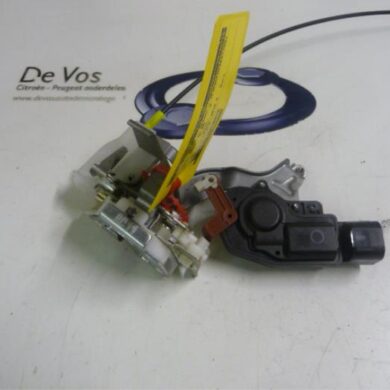 Peugeot 107 1.0 12V Deurslot Mechaniek 4Deurs rechts-achter 2010 9138G7